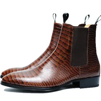 Обувки Челси ръчно изработени от естествена кожа с шарките на крокодилска кожа.